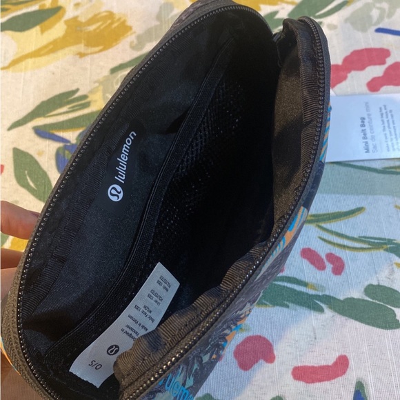 Lululemon Mini Belt Bag - Picture 5 of 6
